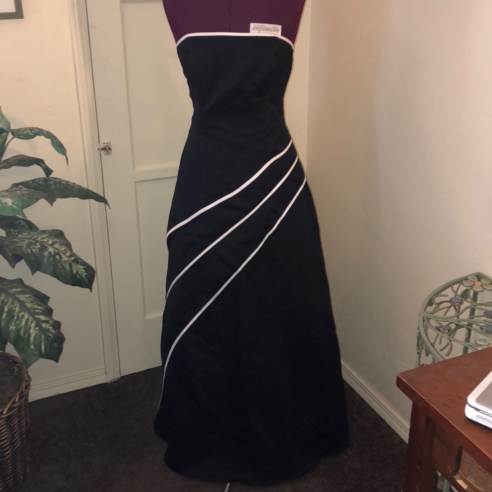 Black strapless formal dress